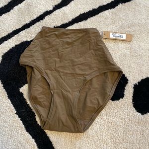 NWT! SKIMS Fits Everybody Brief